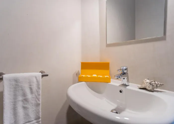 Sasso On By Rent Sala Comacina