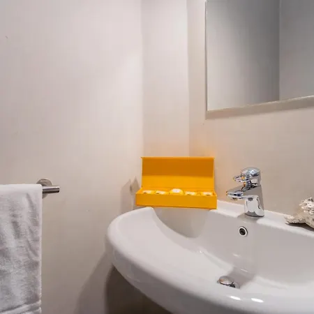 Sasso On By Rent Sala Comacina